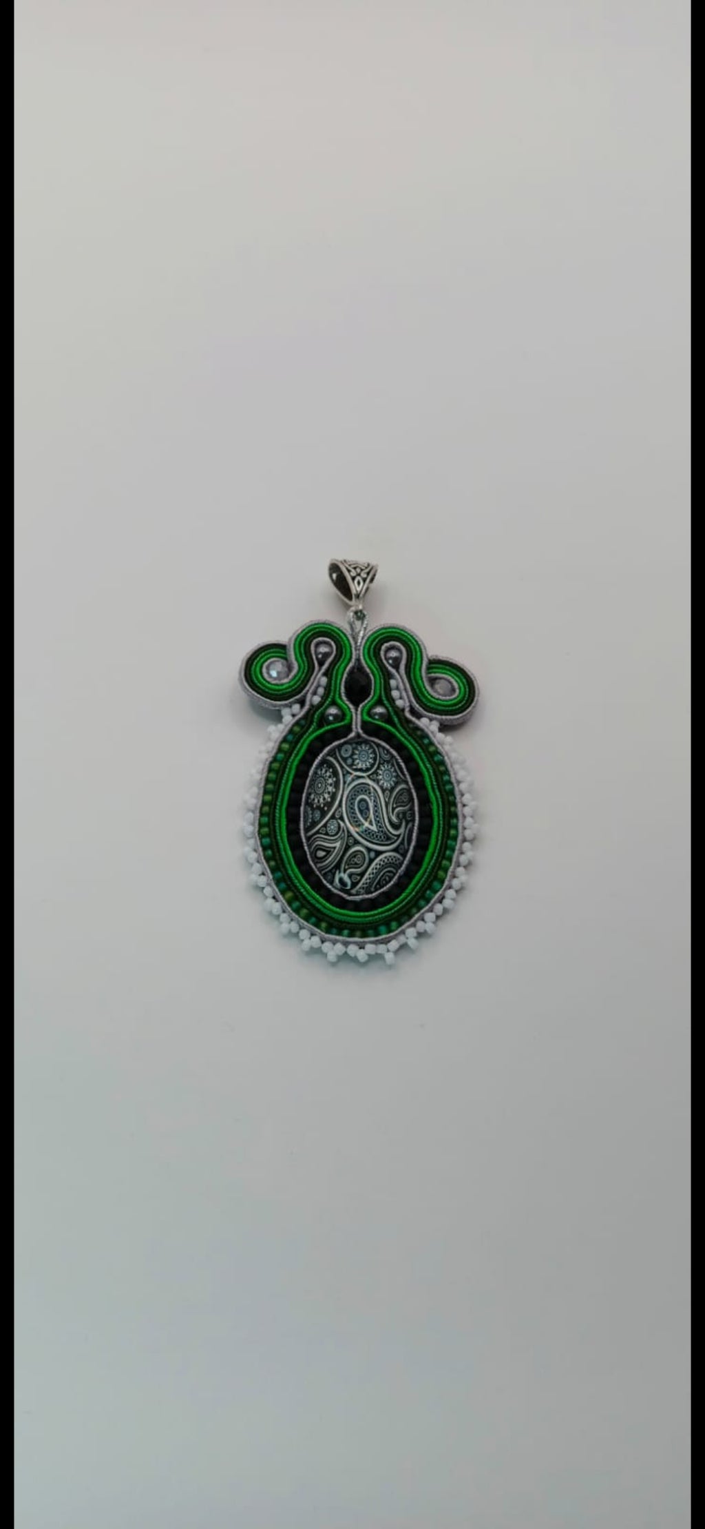 Komplet sutasz „Zielony Paisley” — wisior i kolczyki