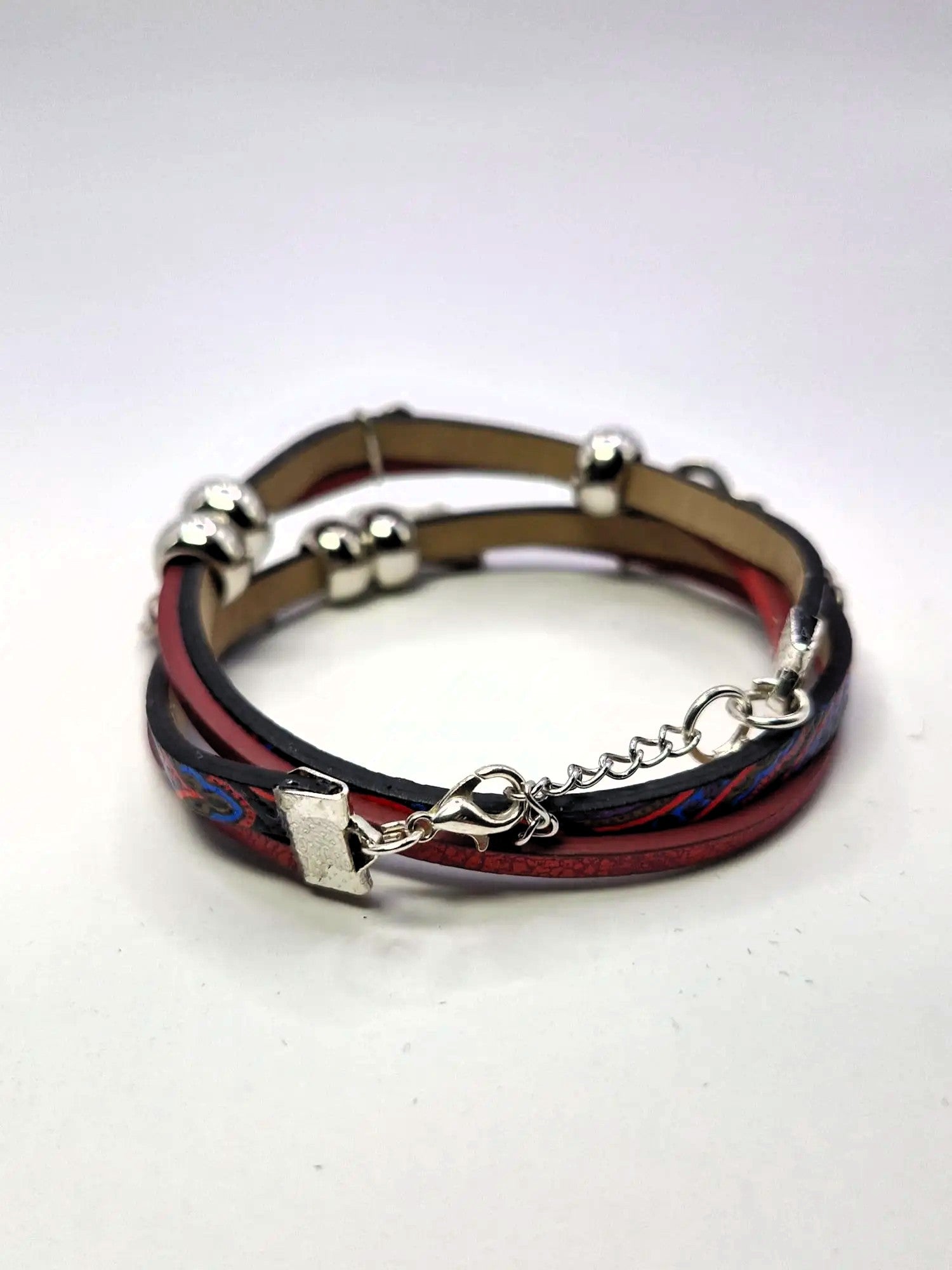 Bransoletka wrap „Burgund Charms” — skóra eco + zawieszki