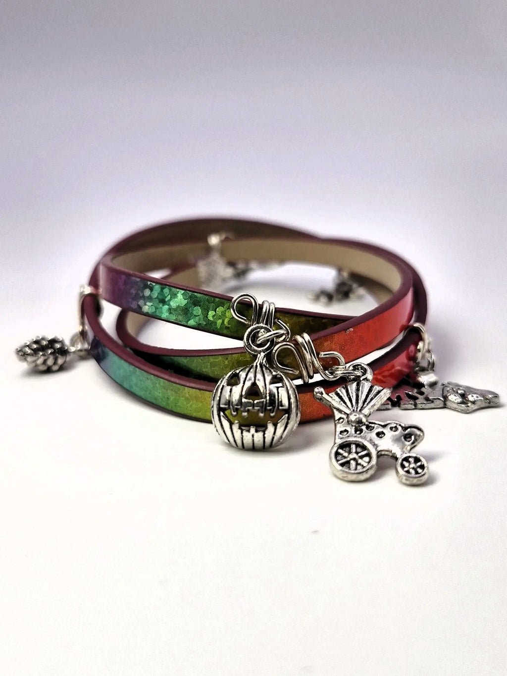 Bransoletka wrap „Neon Ombre Charms” — skóra eco + zawieszki