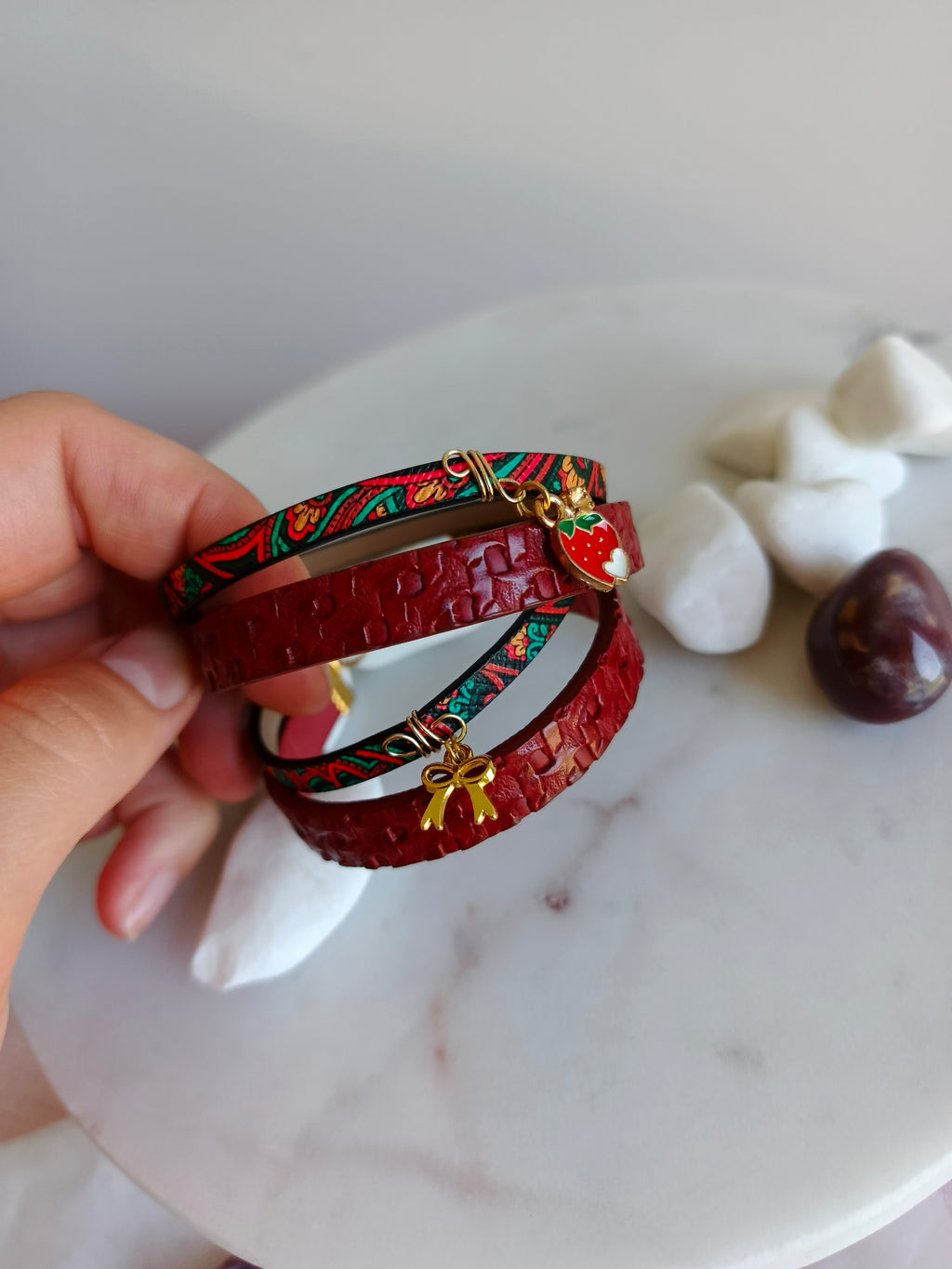 Bransoletka wrap „Truskawkowa” – eko skóra