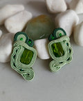 Kolczyki sutasz Lime Twist Mini – limonkowe, asymetryczna linia