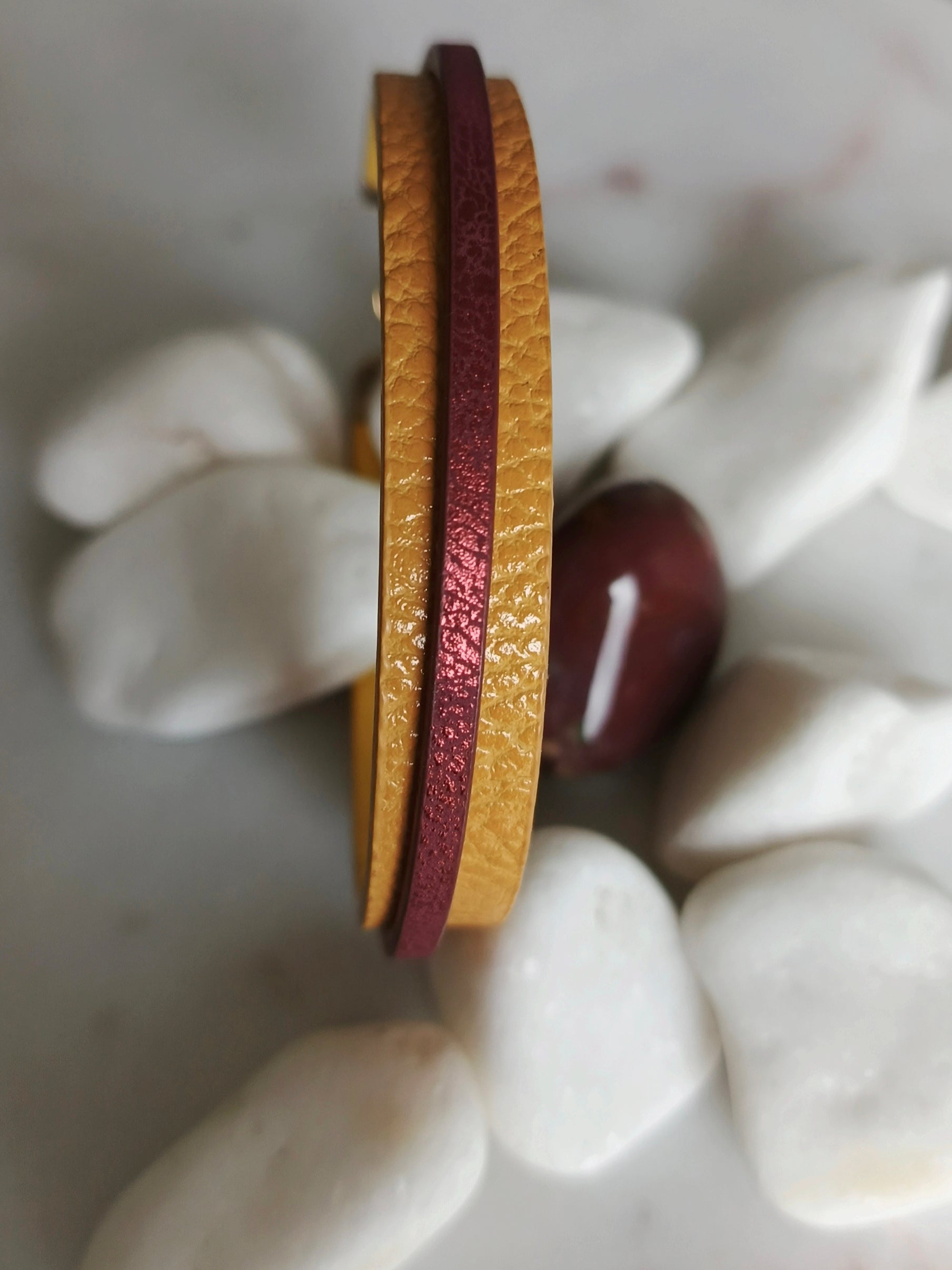 Bransoletka skóra eko „Sun & Ruby” — żółty z rubinową linią