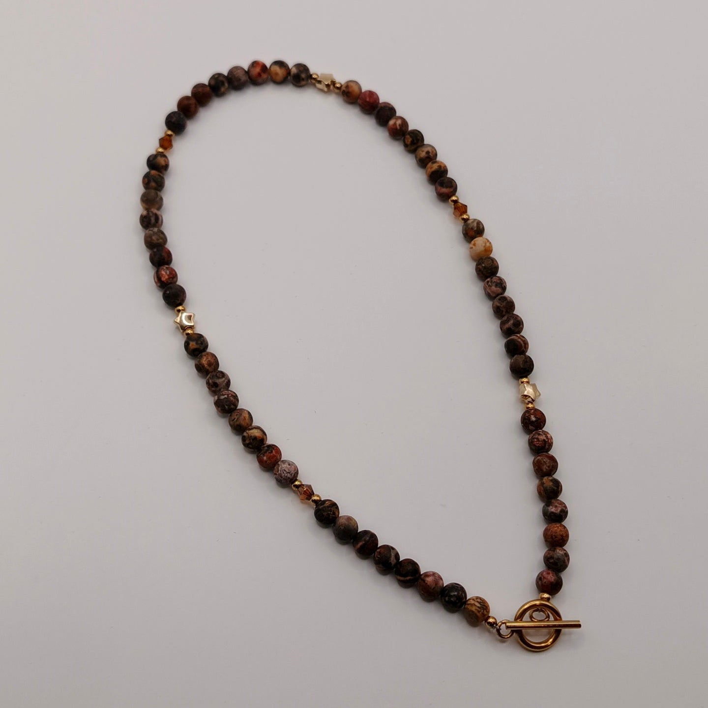 Naszyjnik z jaspisu „Ciepła Terra” — zapięcie toggle złote