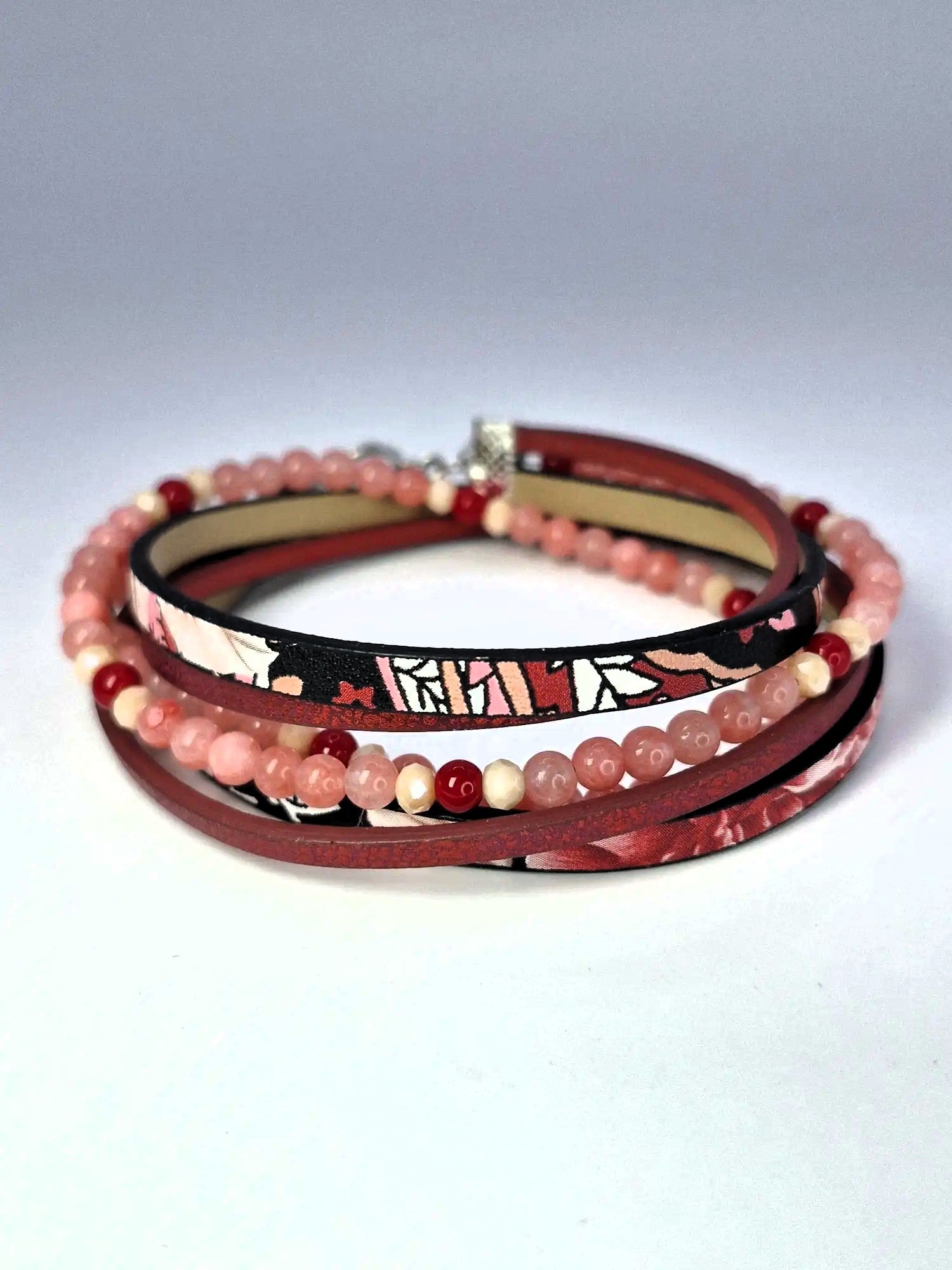 Bransoletka skóra eko z kamieniami naturalnymi (odcienie różu) chalcedon