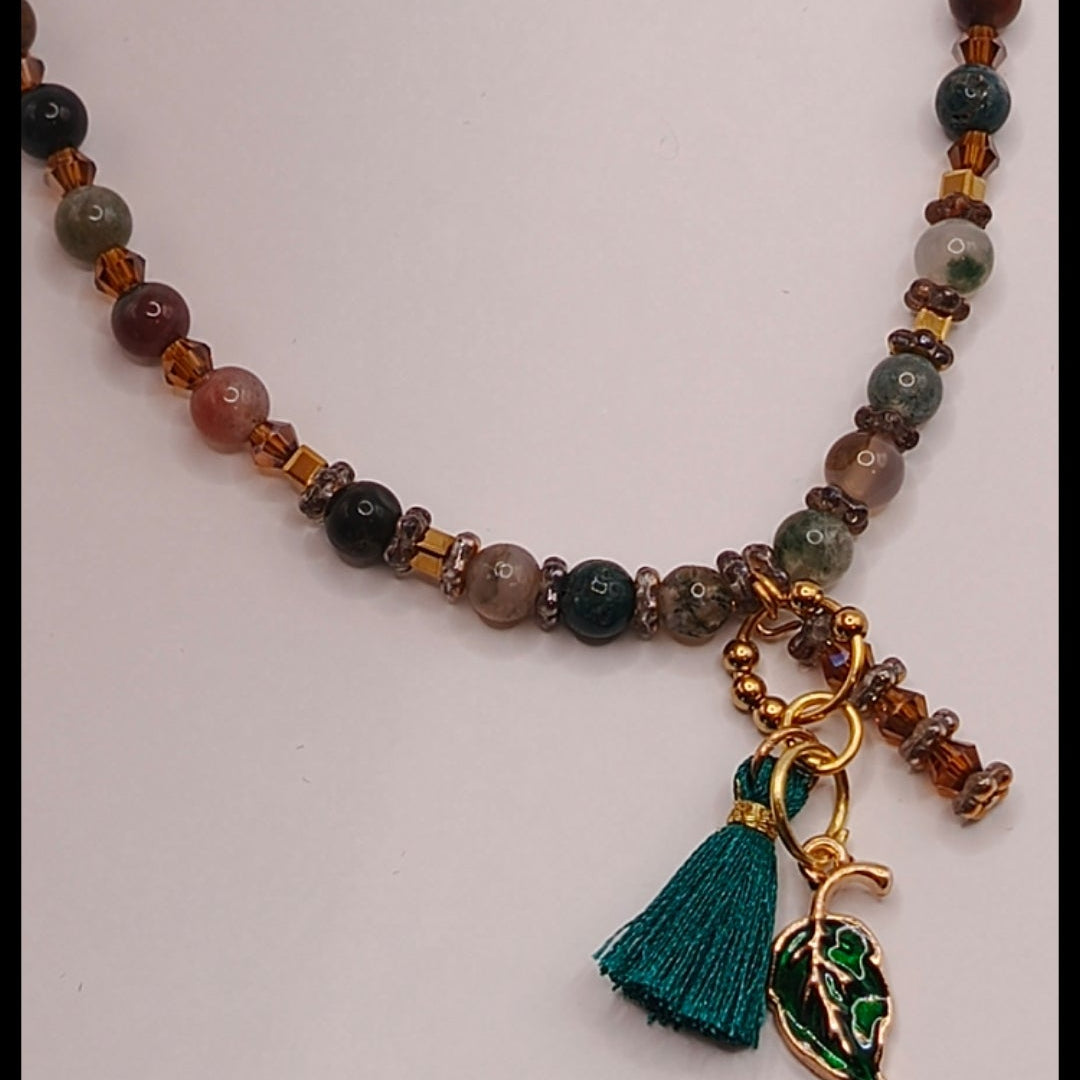 Naszyjnik z kamieni „Leśny Liść” — agat + chwost