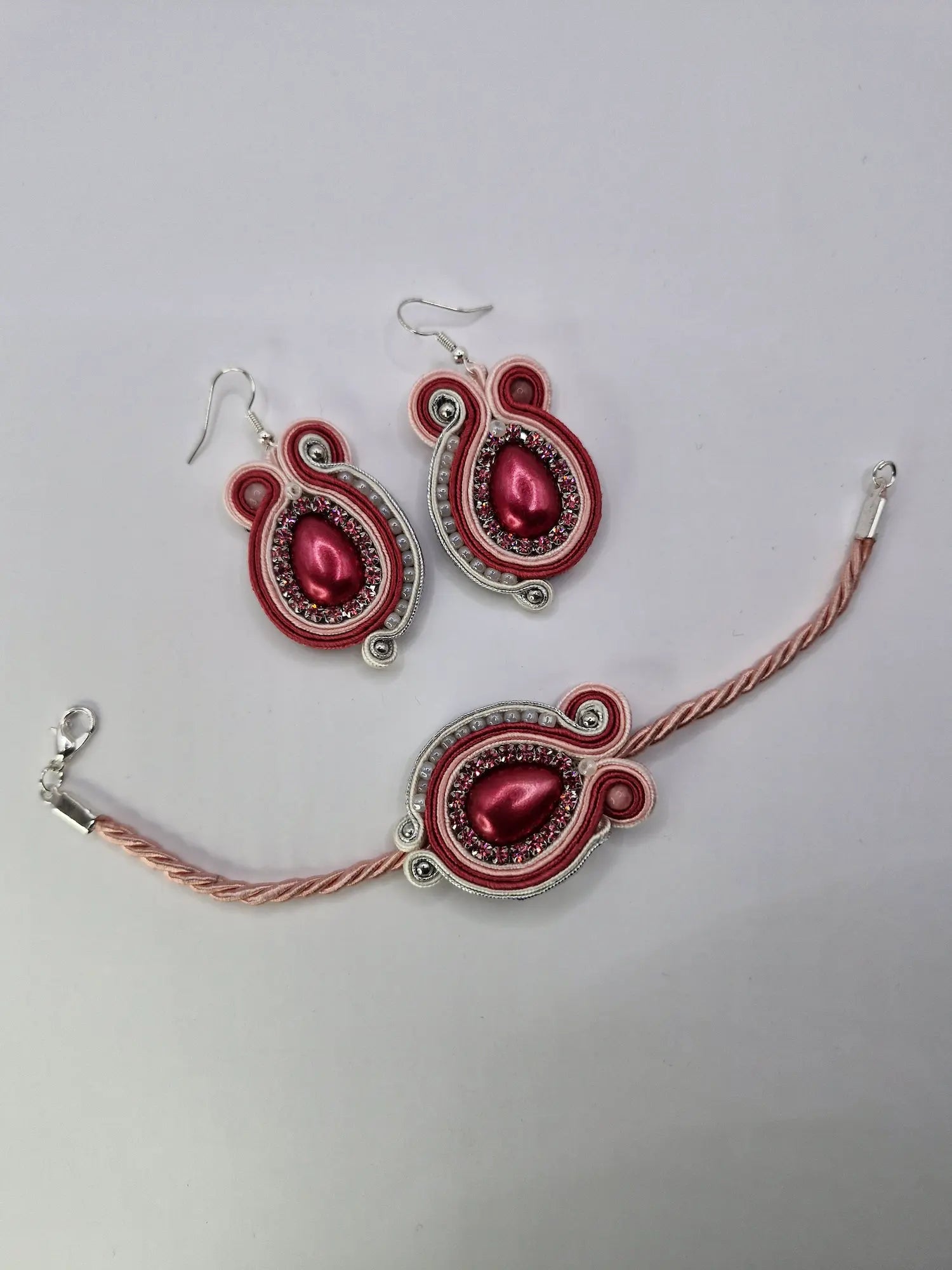 Zestaw sutasz „Malinowa Aura” — kolczyki + bransoletka